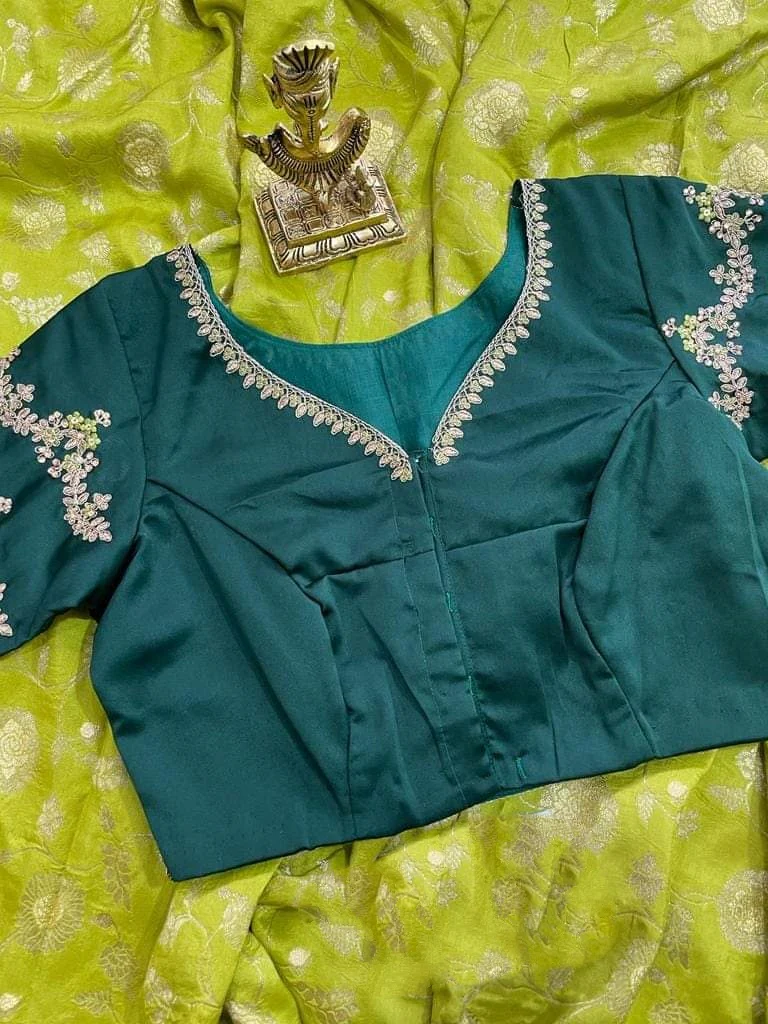 Magical Yellow Green Combination Banarasi Silk Saree - Image 6