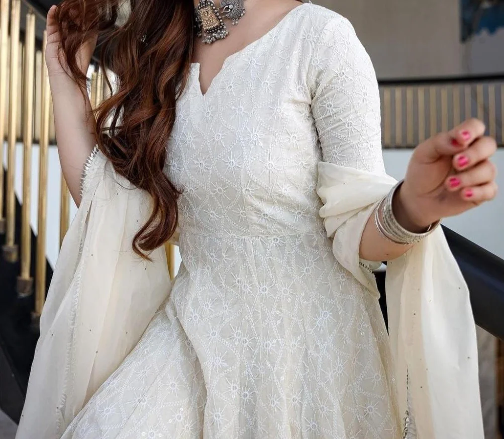 White Chikankari Kurti Set - Image 5
